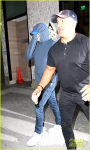 leonardo-dicaprio-lebron-james-al-pacino-dinner-04.jpg