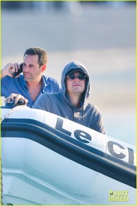 leonardo-dicaprio-saint-tropez-club-55-07.jpg