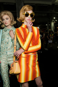 moschino-bks-v-rf18-3810-3717.thumb.jpg.b4f6d49139b538e67820e9b7512cfcbb.jpg