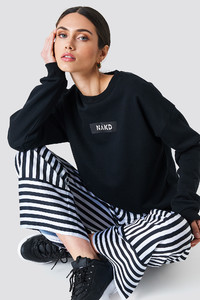 nakd_chest_print_oversized_sweater_1018-001456-0002_01a.jpg