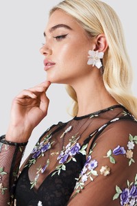 nakd_plastic_blossom_earstuds_1015-000902-0020_01l.jpg