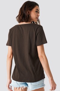 nakd_v-neck_tee_1044-000029-1408_02b_r1.jpg