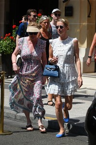 nicky-hilton-and-her-mother-shopping-in-paris-07-01-2018-3.jpg