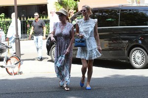 nicky-hilton-and-her-mother-shopping-in-paris-07-01-2018-4.jpg