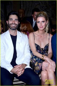 nicky-hilton-buddies-up-with-tyler-hoechlin-ian-bohen-at-dundas-fashion-show-14.jpg