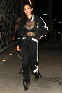 nicole-trunfio-sports-a-track-suit-at-craig-s-in-west-hollywood-6.thumb.jpg.b5c439074190a38d385d45f8d6b241f6.jpg
