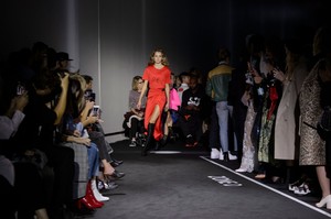 paco-rabanne-rs18-1506b.thumb.jpg.d90855222ab2062787fab05ea3f6ffed.jpg