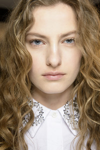pacorabanne-bks-v-rf18-8027.thumb.jpg.afcdd167511676ed75bd7122b589d7ea.jpg