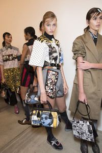 prada-bks-z-rs18-0931.thumb.jpg.0b3b2092a8821ac0feeba3702059e958.jpg