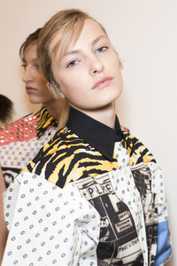 prada-bks-z-rs18-0935.thumb.jpg.1e960003a8b50a772d599f307ced9867.jpg