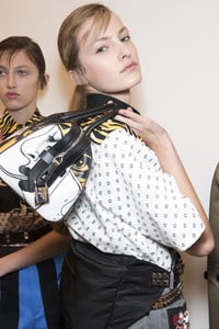 prada-bks-z-rs18-0938.thumb.jpg.66572a3a2385411426e0940e4e61830b.jpg