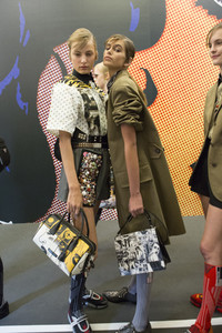 prada-bks-z-rs18-1073.thumb.jpg.7b524472697c06f5927d5c3bcd072feb.jpg