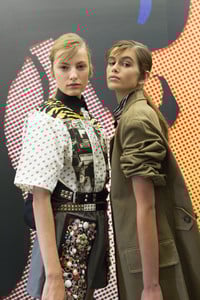 prada-bks-z-rs18-1074.thumb.jpg.85411efbd7805647872b0d77904472c8.jpg