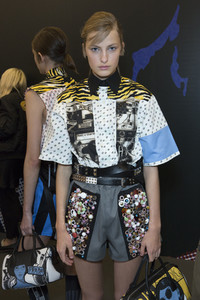 prada-bks-z-rs18-1105.thumb.jpg.a25e0c660694dfcaa1f1548741aec985.jpg