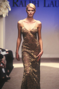 ralph-lauren-fw-1996-6.thumb.jpg.2d08ba2206129e4a16896d4db58bf5d1.jpg