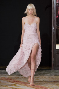 redemption-couture-fall-2018-paris-fashion-week-1764(1).thumb.jpg.02571a0c3131f39045fc24206453fc0e.jpg