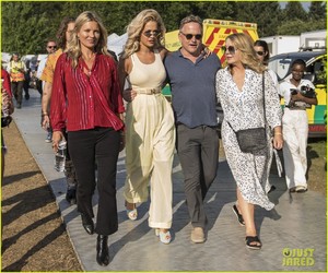 rita-ora-gets-support-from-kate-moss-at-house-festival-2018-03.thumb.jpg.526d03f74799544a85df3fe431abc9b0.jpg