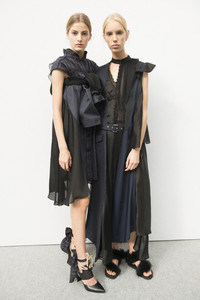 sacai-bks-v-rs18-1594.thumb.jpg.c1bd3e6d0f4feaf71d41b0822588f60a.jpg