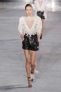 saint-laurent-rs18-2031.thumb.jpg.8ce32f76ba5a26e2dcc1d7870dad0f96.jpg