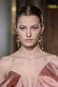 valentino-hc-clp-rs18-7185.thumb.jpg.10a8512aadcf93376aca376f9a575685.jpg