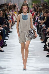 valentino-rs18-2560.thumb.jpg.2f4a164f025a605b9a83dfa1c80818f0.jpg