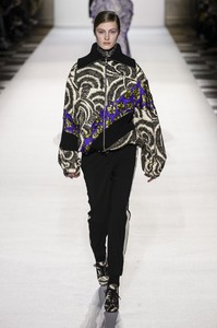 van-noten-rf18-2262.thumb.jpg.cc4b6c1bc191b8f444702e5ee32803ed.jpg