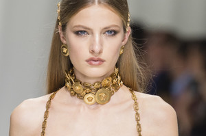 versace-clp-rs18-2753.thumb.jpg.4ca5e644bb2f031c6c476227c52b6a9f.jpg
