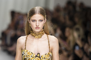 versace-clp-rs18-2759.thumb.jpg.dd67cf4a61be4a18d52e6db5a3df7cfd.jpg