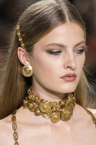 versace-clp-rs18-2763.thumb.jpg.e89147efee7b8ce7ee53ba49b804db8b.jpg
