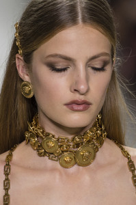 versace-clpa-rs18-5362.thumb.jpg.0e4be0ccb37b281d6ded5ce1bf7e6ecb.jpg