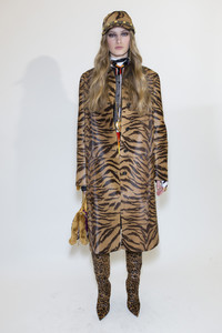 versace-m-bks-z-rf18-7361.thumb.jpg.e5dc07d8b8a6e818de1f5a28bf9e99c9.jpg