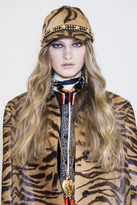 versace-m-bks-z-rf18-7370.thumb.jpg.435097d8f7f5074650f56d5bb29bf321.jpg