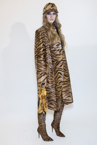 versace-m-bks-z-rf18-7371.thumb.jpg.90c23e2b72aa039276ddcc7423cecb39.jpg