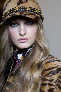 versace-m-bks-z-rf18-7375.thumb.jpg.6d13fe0926715abe2be73b8dac992dcf.jpg