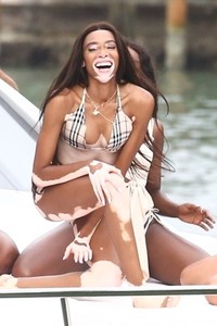 winnie-harlow-show-off-her-curves-in-bikini-on-a-yacht-in-miami-07-28-2018-4.jpg