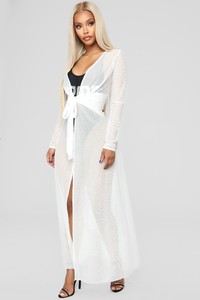 07-24-18_Studio_2_15-16-27_T2532_OffWhite0772_AJ.jpg
