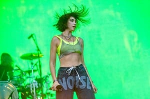          dua060818BZNimage108.jpg