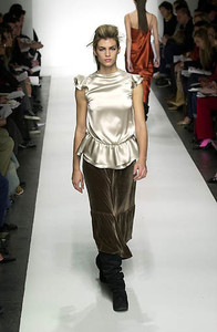 1429781800_JohnScherFW2001NYFW4.thumb.jpg.6147a0010a38ffbf3cec279d3ed901a6.jpg