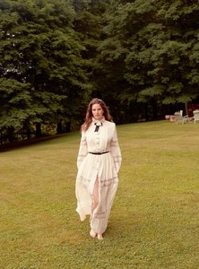 1613787472_HarpersBazaarUKSeptember2018-40.thumb.jpg.67af559c1b8667acbc628f87f57e880f.jpg