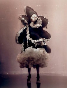 1798174798_DazedAutumn2018-103.thumb.jpg.6fa5d1010f94920daa65b39b092d4261.jpg