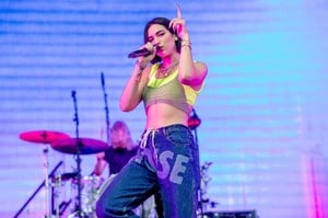          dua060818BZNimage105.jpg