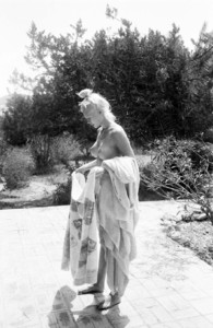 1871523379_BeccaHiller__HenrikPurienne(7).thumb.jpg.0d4f3533834e111e8183e2887fe379bf.jpg