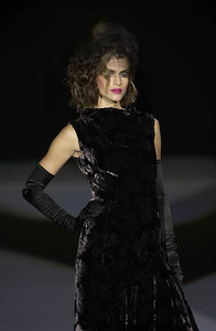 1889345421_MariellaBuraniFW2001MFW3.thumb.jpg.6384a802b63cca530ce88db4b2204ff2.jpg