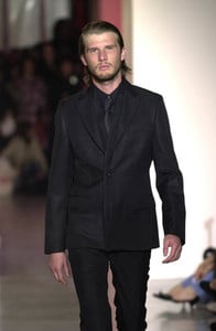 1899929297_RichardEdwardsFW2001NYFW8.thumb.jpg.b00db6acdc34c457f860a9b531aae36a.jpg