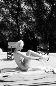 1966187855_BeccaHiller__HenrikPurienne(2).thumb.jpg.f97752bcc8bbaf5c330c2bc564f005f8.jpg