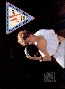 2036585609_NewYorkMagazine28Feb1983metropolitanlifebytoscani01.thumb.jpg.34769f3808e9abb5432681b821142743.jpg