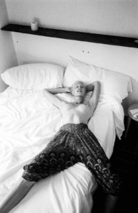 2058194523_BeccaHiller__HenrikPurienne(3).thumb.jpg.2aca9f48c2c5ce715d6e53cc71dd9f3f.jpg