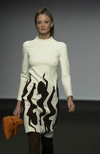 2118185866_InesValentinitschFW2001MFW2.thumb.jpg.1abb4f6a4e4305363c9f4e319d153458.jpg