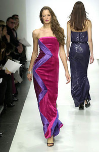 233558407_PaulaHianFW2001NYFW1.thumb.jpg.335fc152029062dafe29c810d757058a.jpg