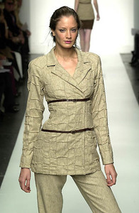 241235061_PaulaHianFW2001NYFW16.thumb.jpg.cb89a746b0884d88476b9bead1a5f42d.jpg